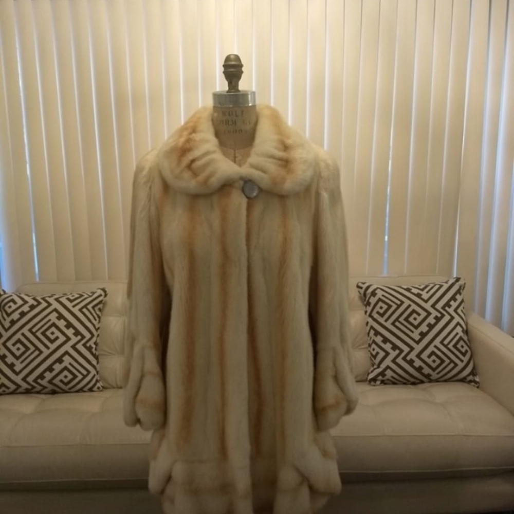 Chic Cream Fur Cape